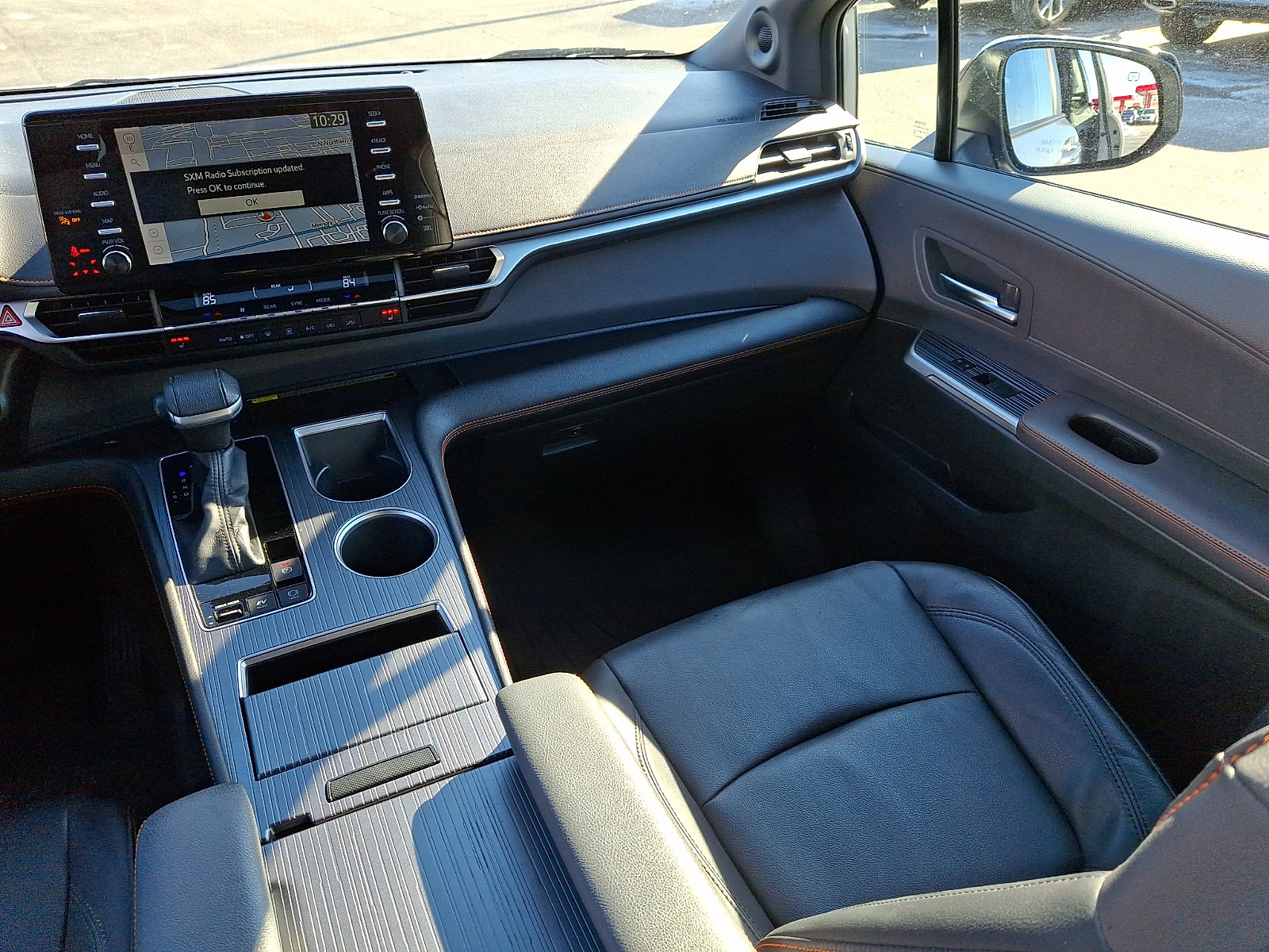 Used 2022 Toyota Sienna XSE w/ XSE Plus Package image 16