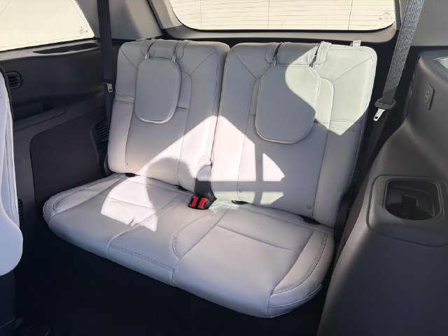 New 2027 Lincoln Aviator AWD image 14