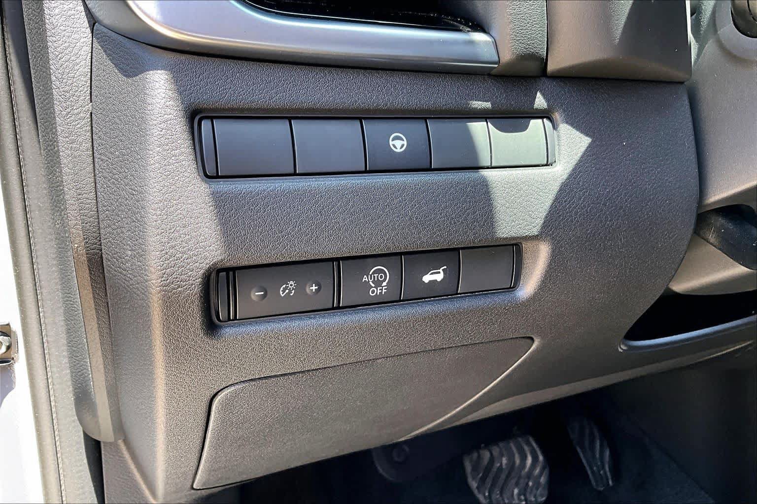 Certified 2025 Nissan Rogue SL AWD/4WD image 32