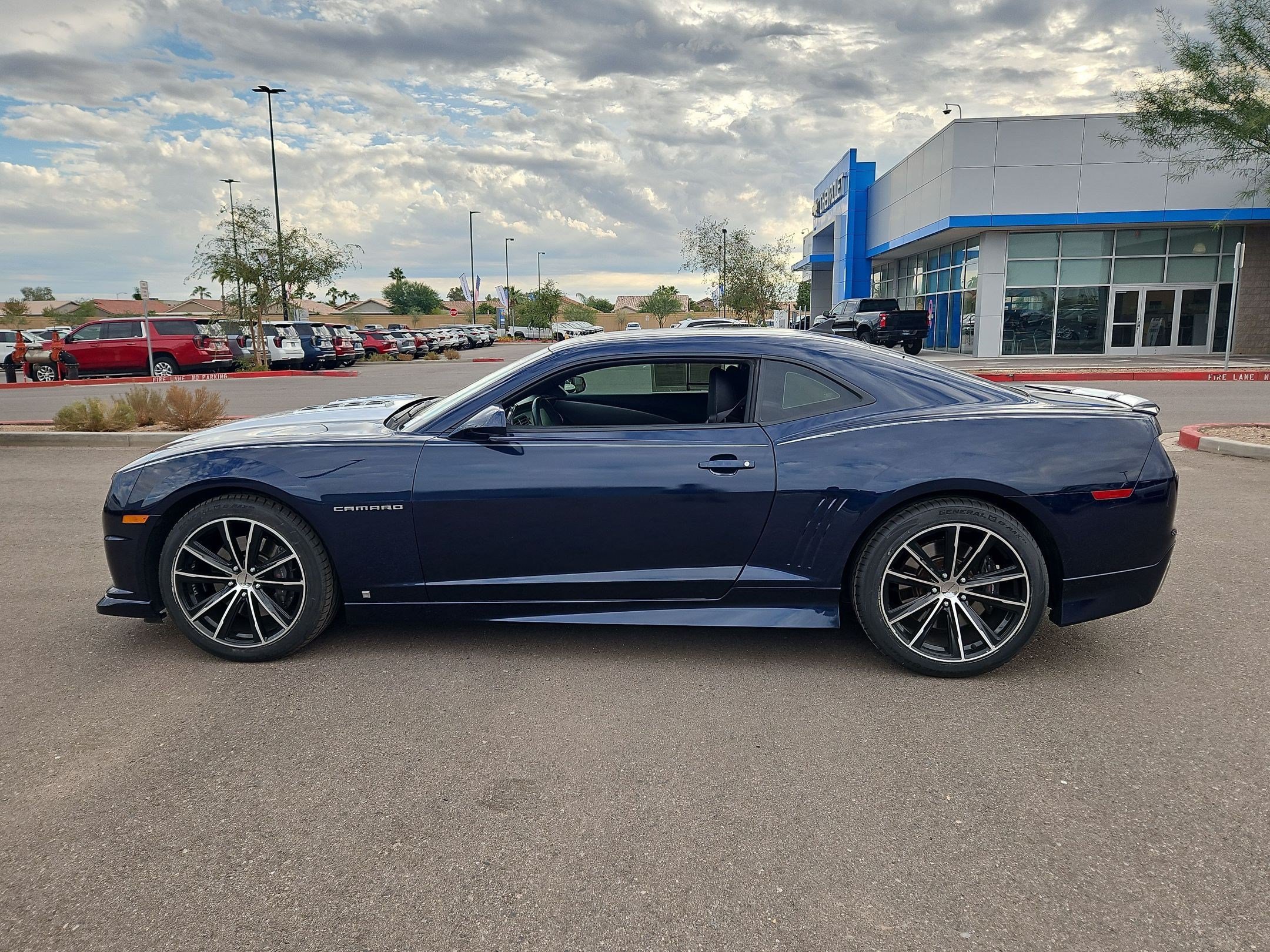 Used 2010 Chevrolet Camaro SS w/ LPO, Ground Effects Package RWD image 2