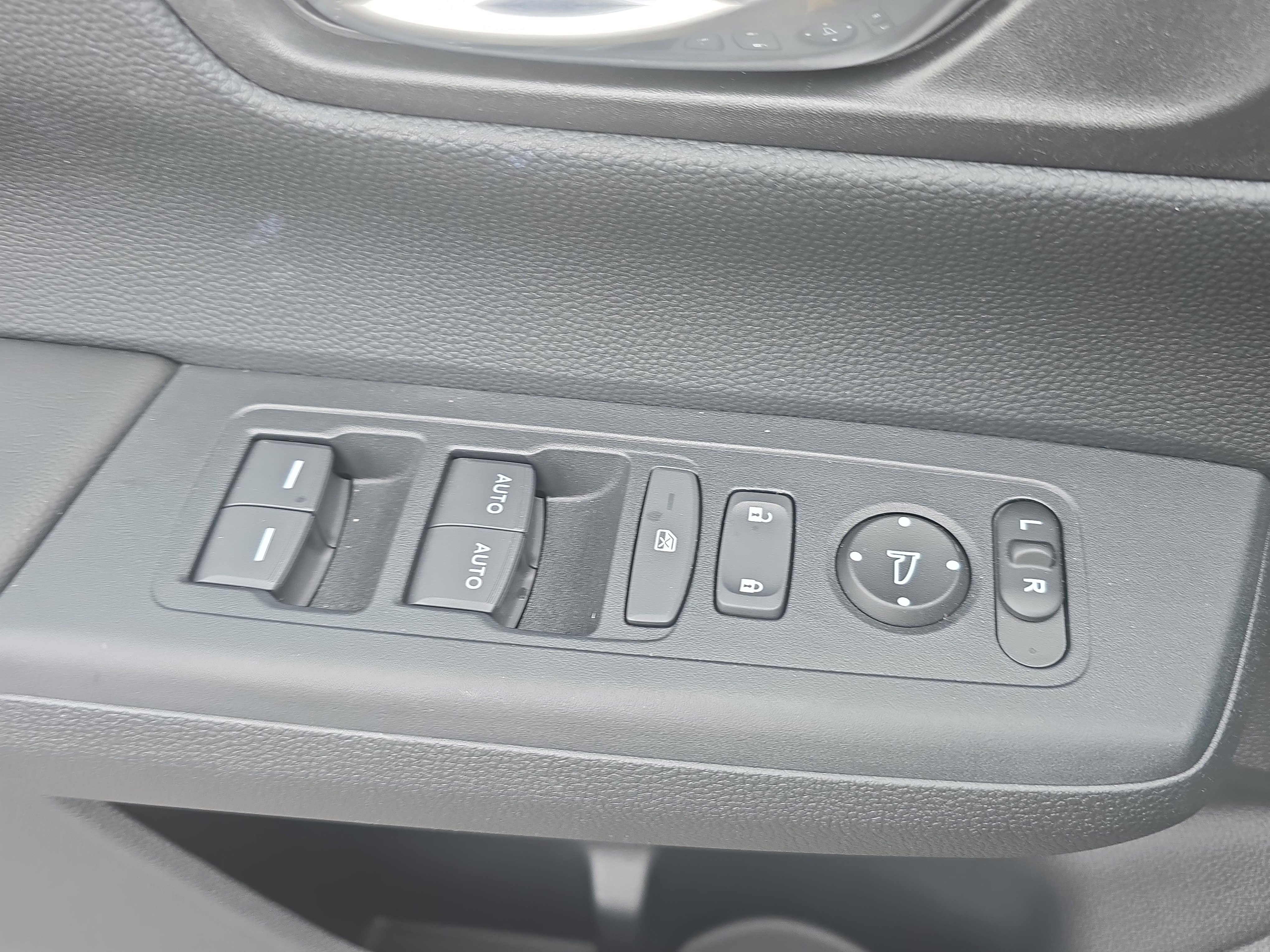 Used 2025 Honda CR-V EX image 27
