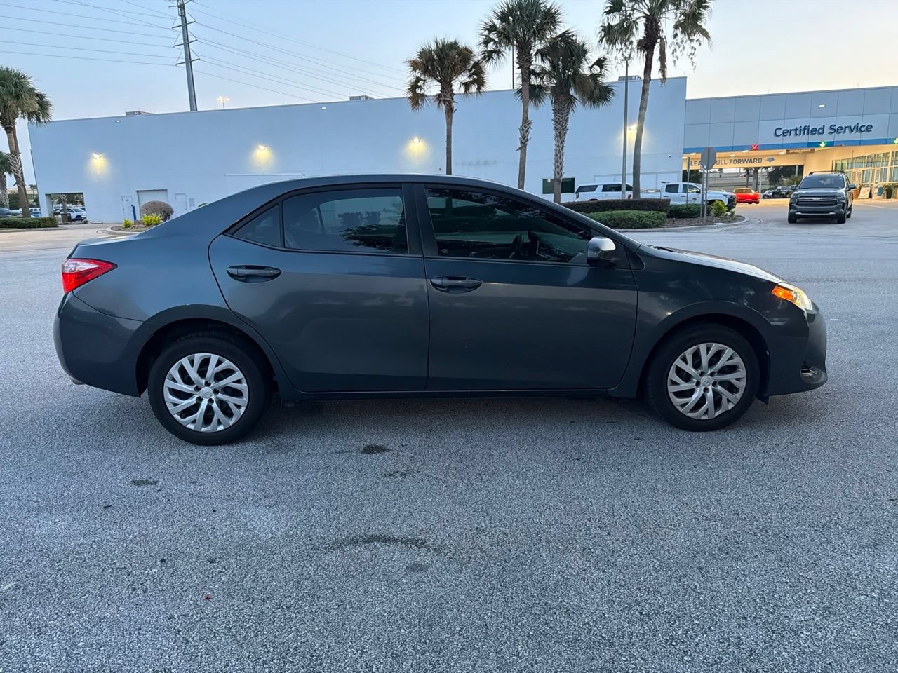 Used 2017 Toyota Corolla LE FWD image 6