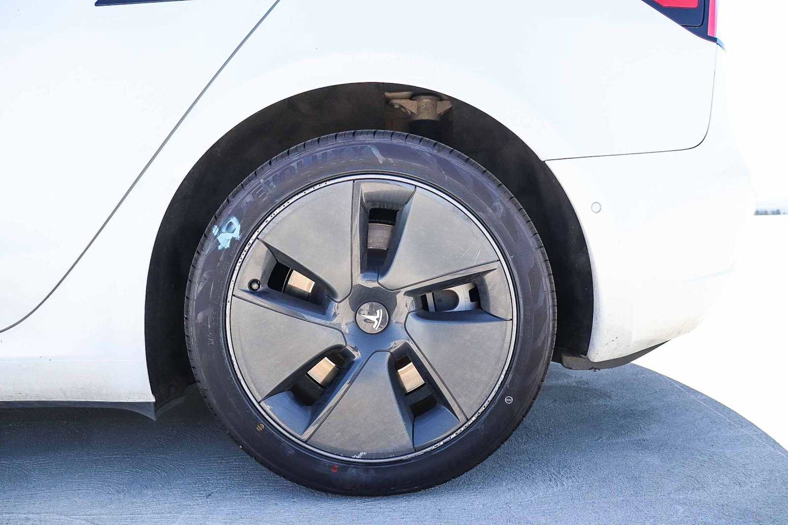 Used 2021 Tesla Model 3 Standard Range Plus image 10