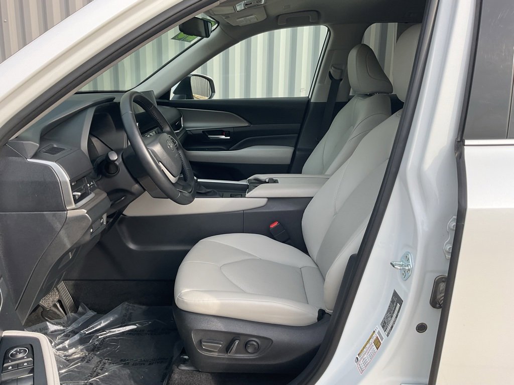 Used 2025 Toyota Grand Highlander AWD image 8