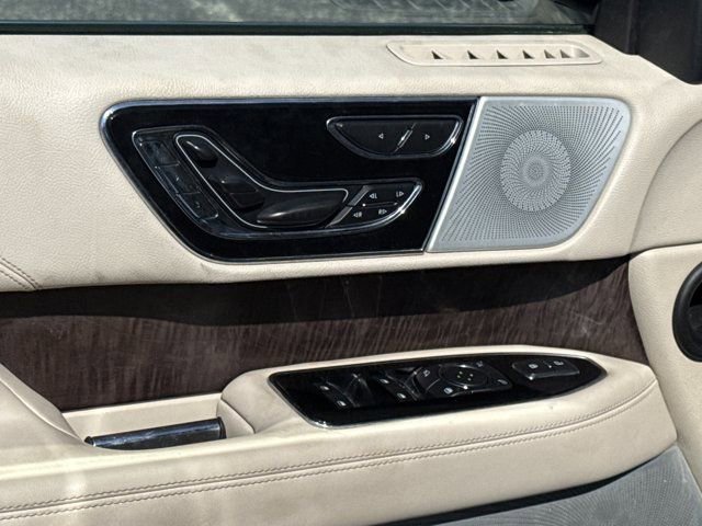 Used 2019 Lincoln Navigator Reserve AWD/4WD image 14