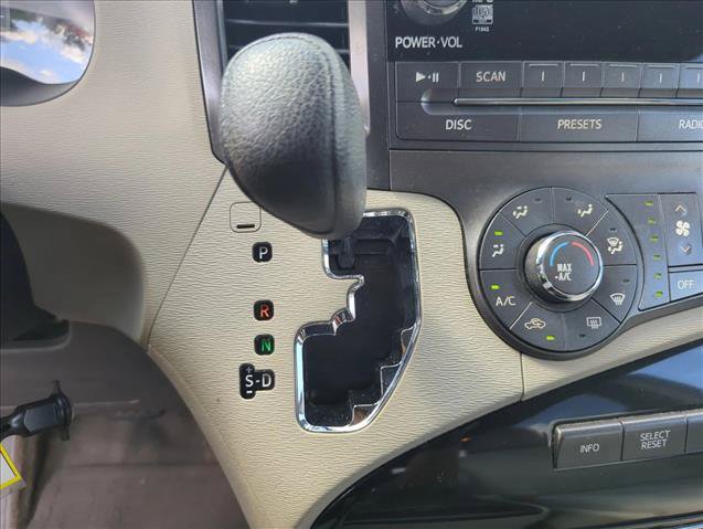 Used 2012 Toyota Sienna LE FWD image 16