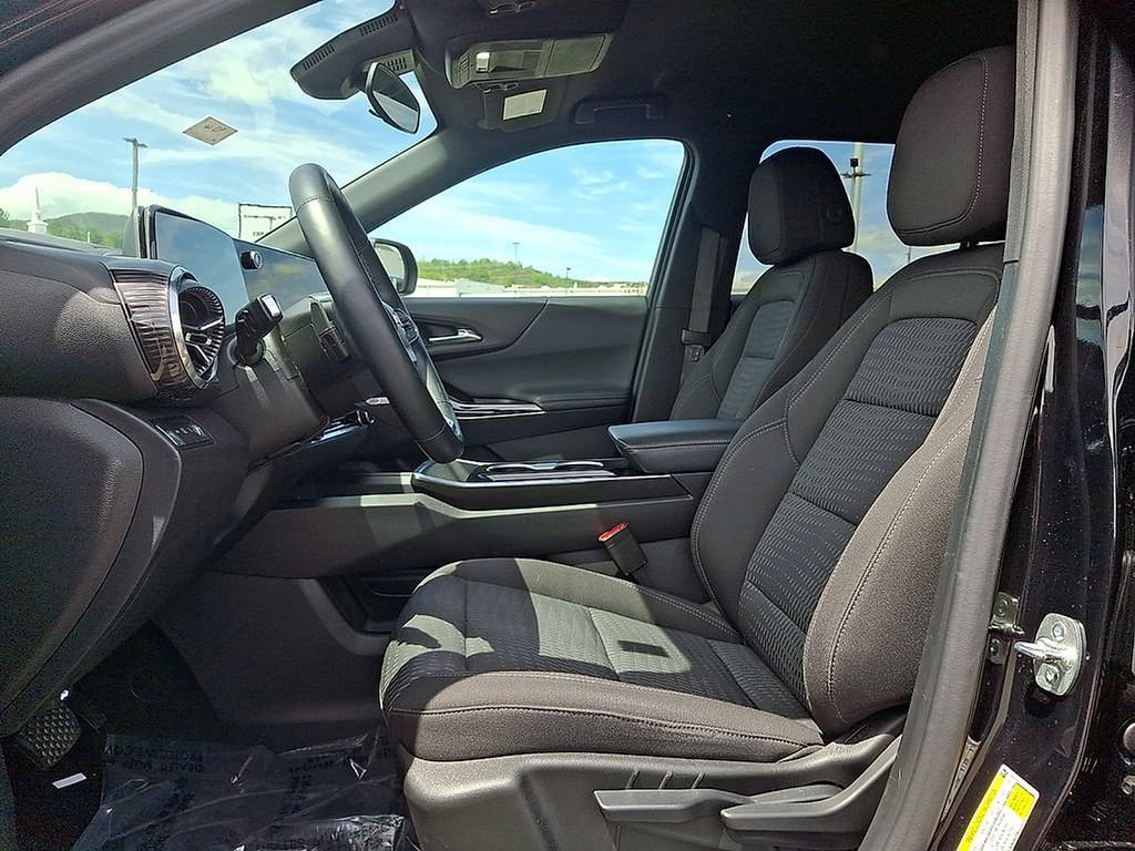 Used 2025 Chevrolet Equinox LT AWD/4WD image 13