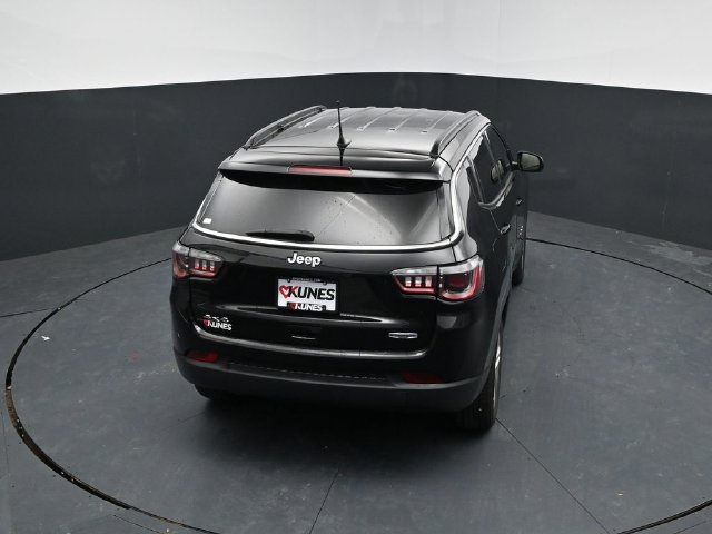 Used 2024 Jeep Compass Latitude AWD/4WD image 43