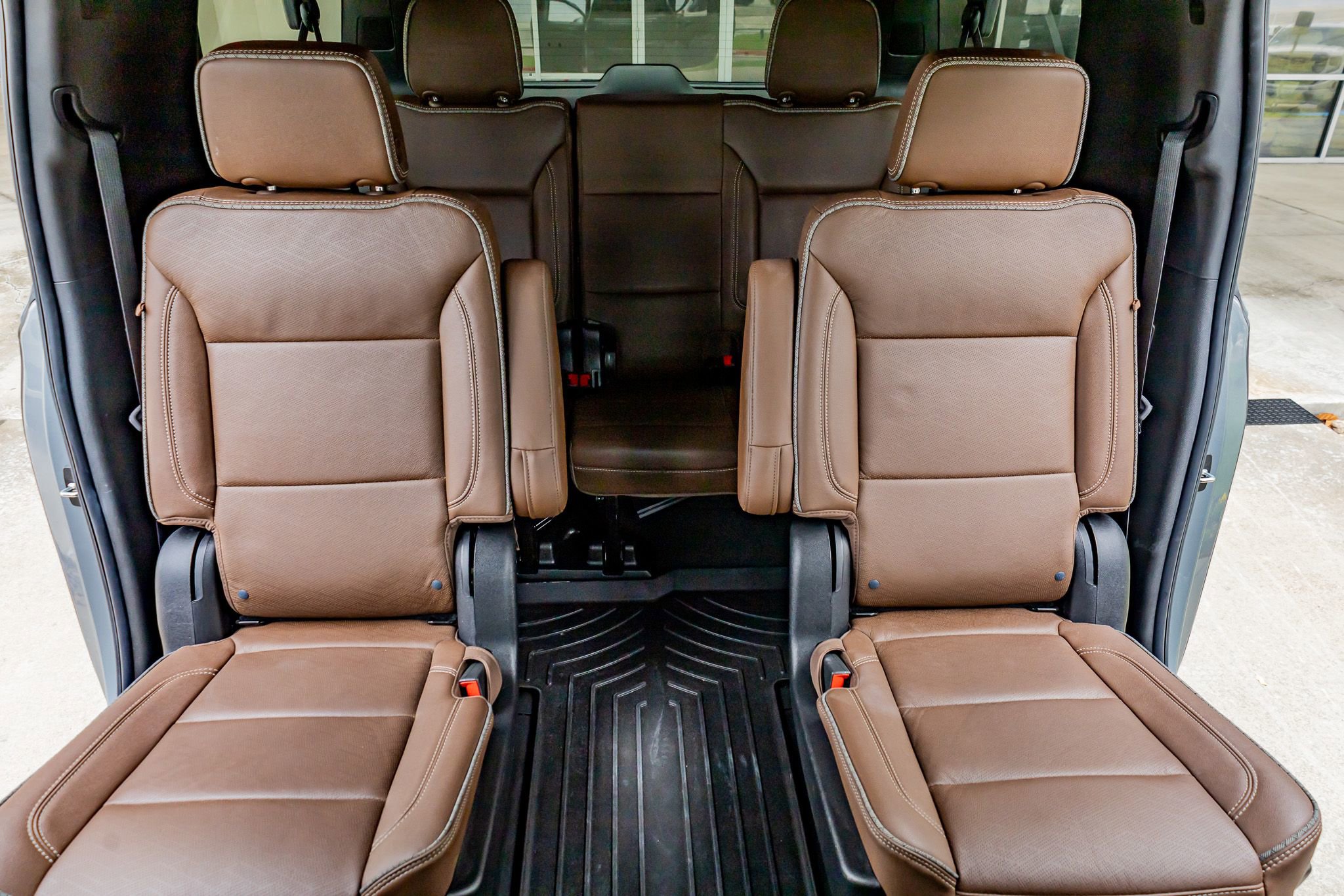 Used 2024 Chevrolet Suburban High Country image 35