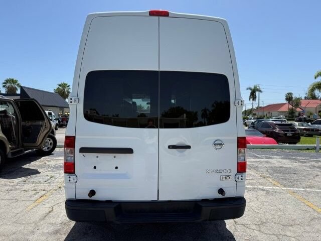 Used 2014 Nissan NV 2500 S w/ Side & Curtain Airbag Package RWD image 4