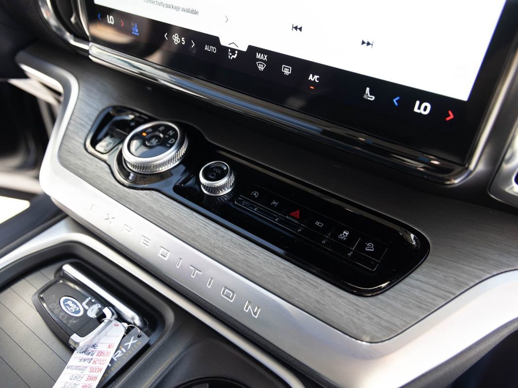 Used 2025 Ford Expedition Platinum w/ Driver's Package image 35