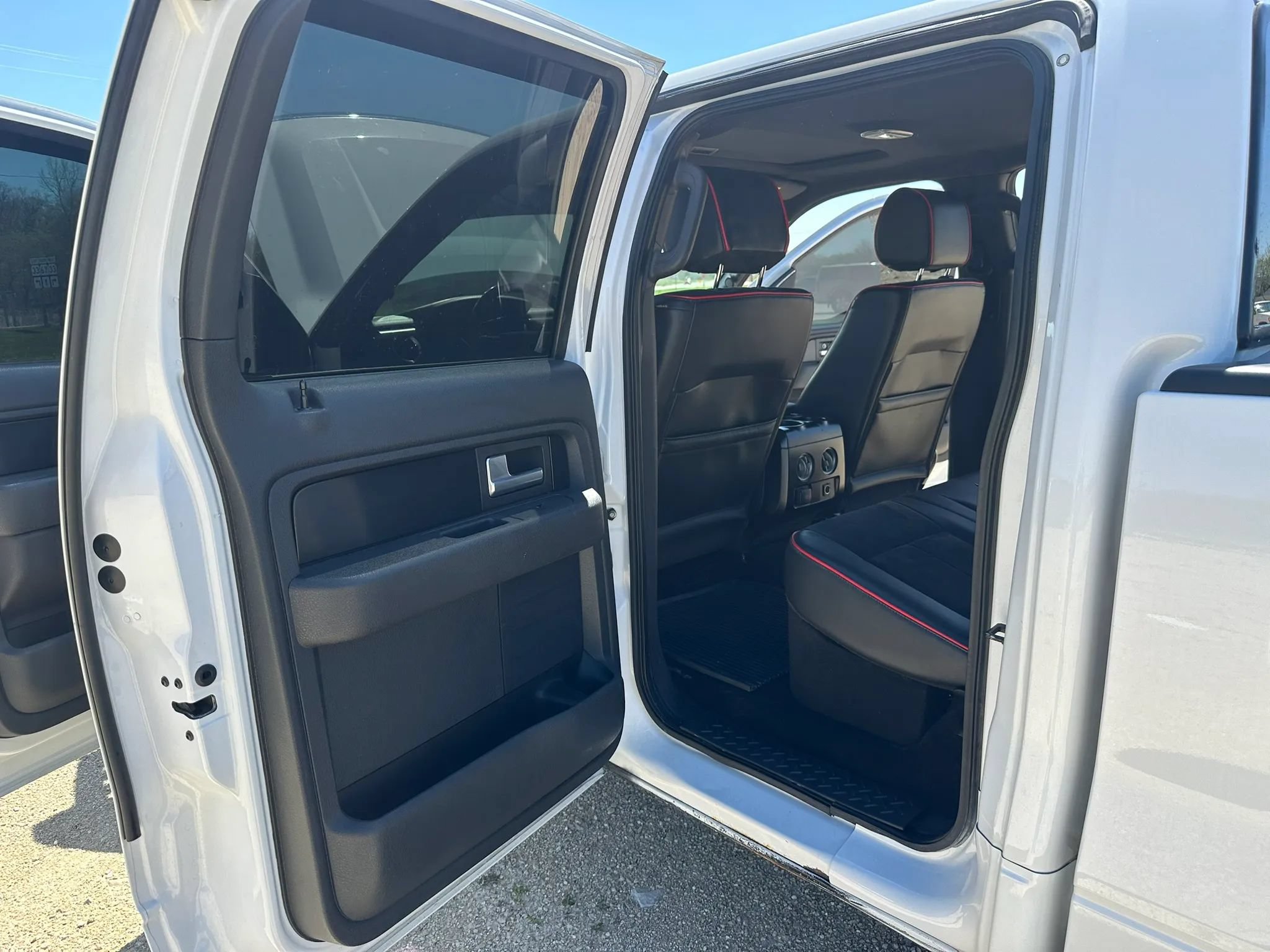 Used 2014 Ford F150 FX4 w/ Equipment Group 402A Luxury AWD/4WD image 10