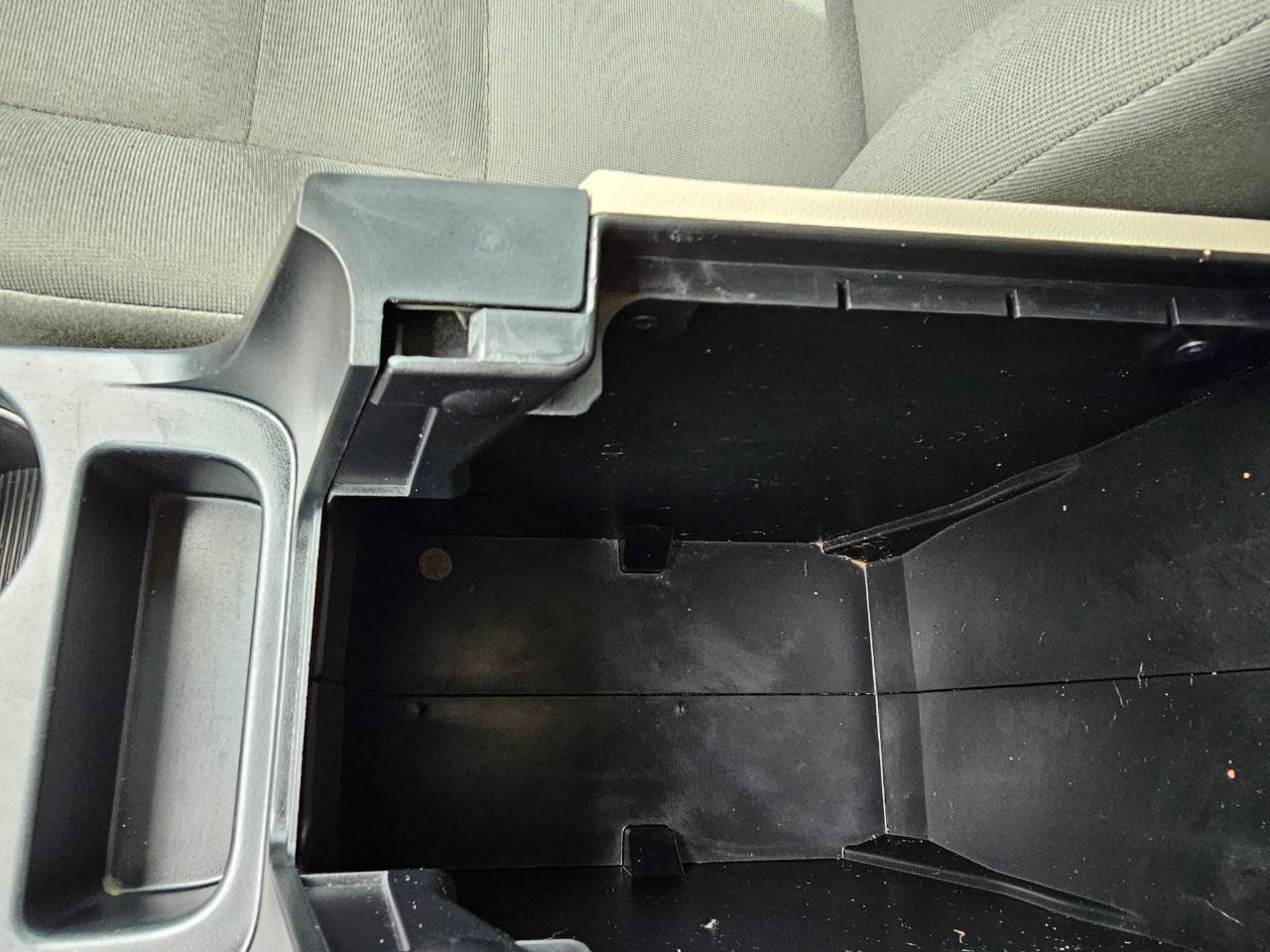 Used 2010 Ford Escape XLS FWD image 38