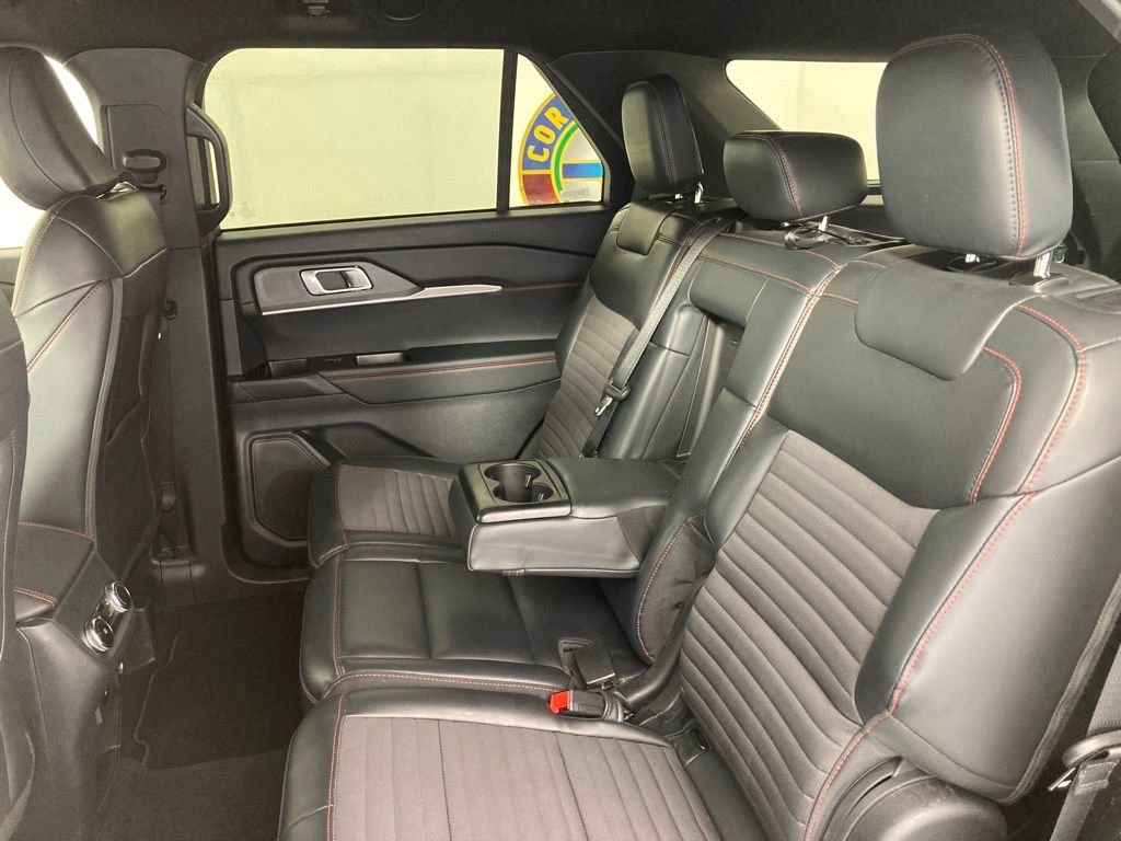 Used 2025 Ford Explorer ST-Line w/ ST-Line Street Pack AWD/4WD image 19
