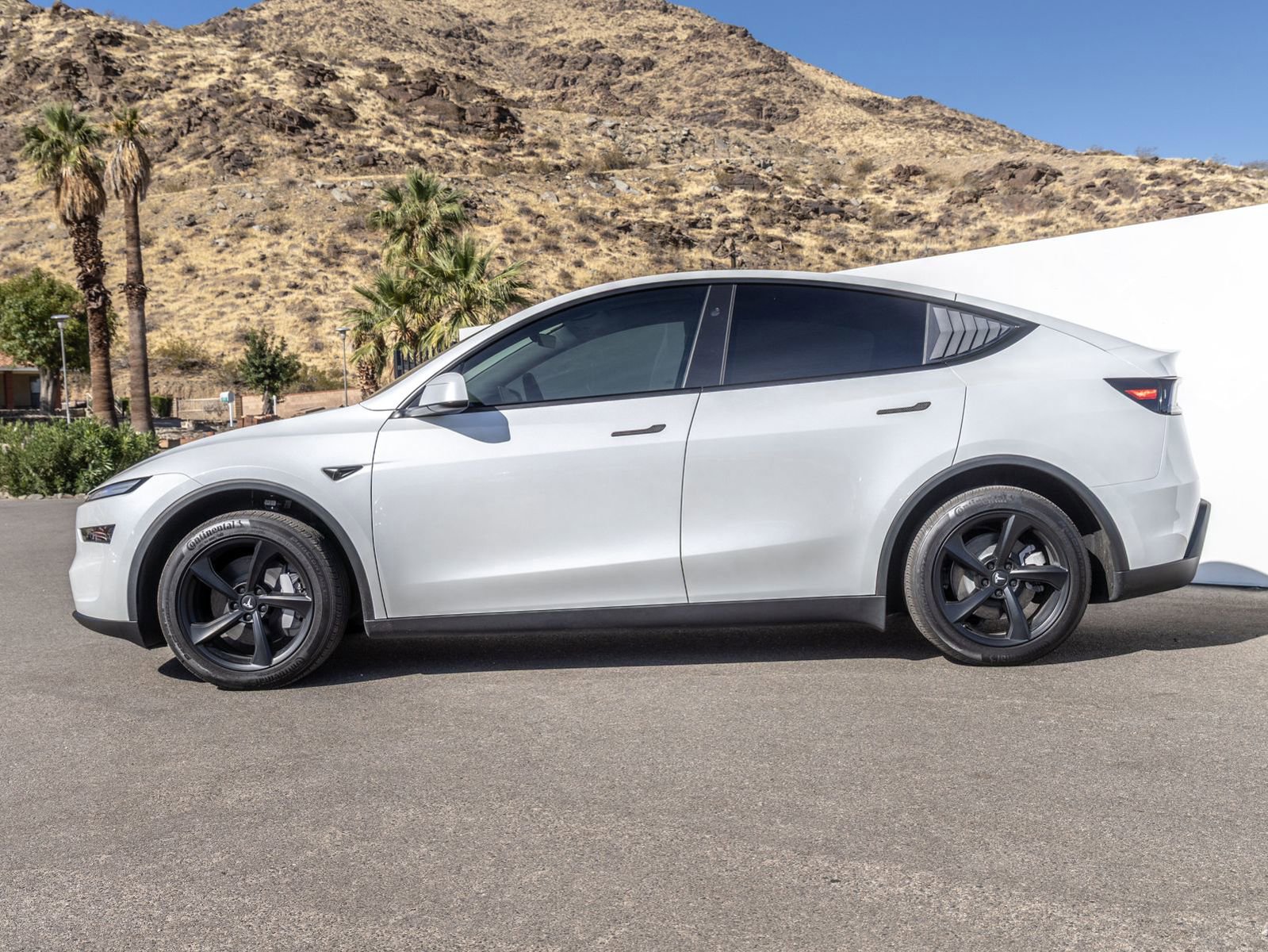 Used 2026 Tesla Model Y 2WD image 5