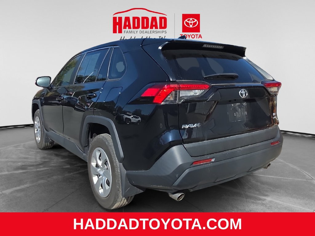 Used 2023 Toyota RAV4 LE AWD/4WD image 3
