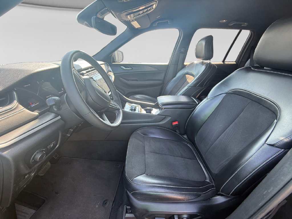 Used 2024 Jeep Grand Cherokee Altitude AWD/4WD image 21