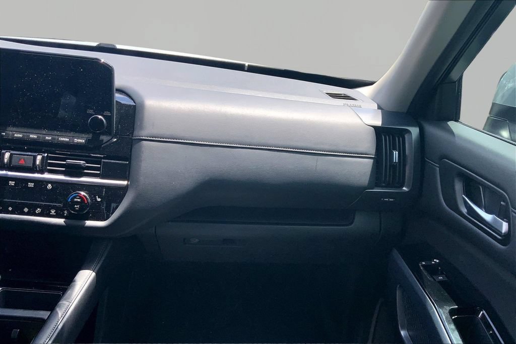 Used 2025 Nissan Pathfinder SL FWD image 19