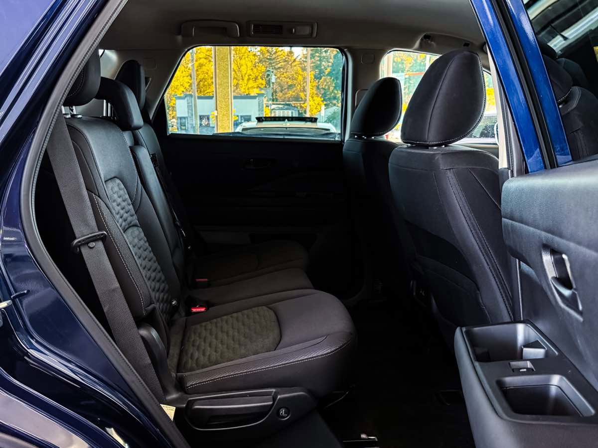 Used 2025 Nissan Pathfinder SV image 32