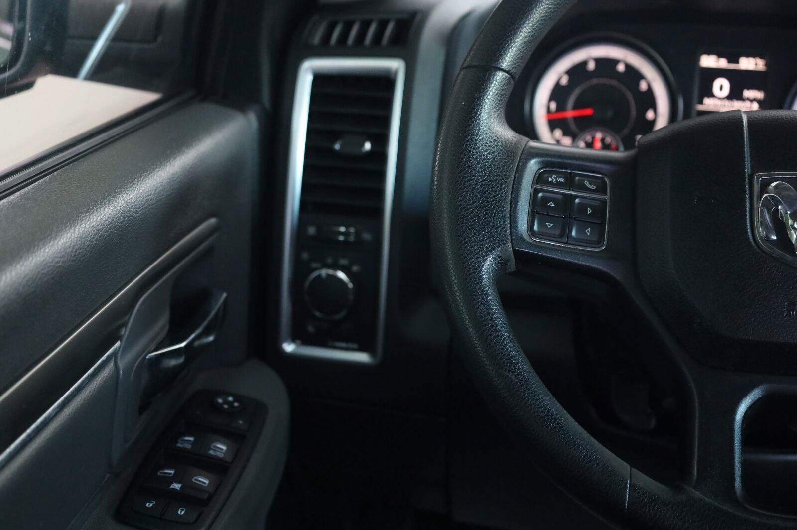 Used 2015 RAM 1500 Classic SLT RWD image 28