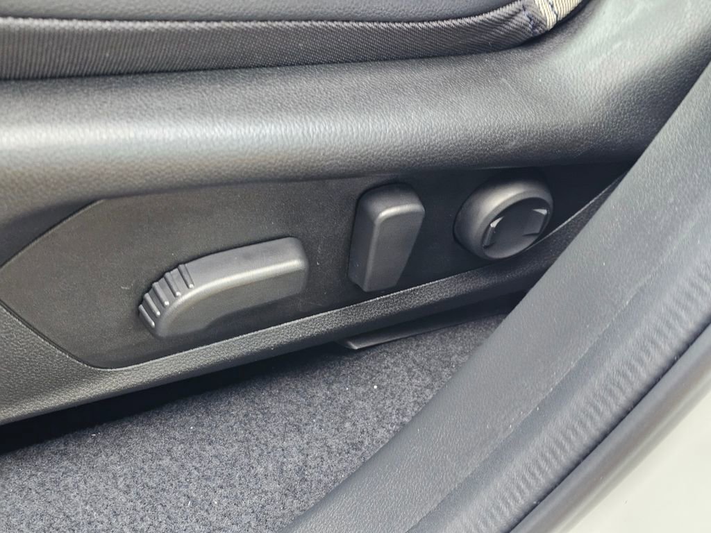 Certified 2025 Subaru Forester Premium image 23