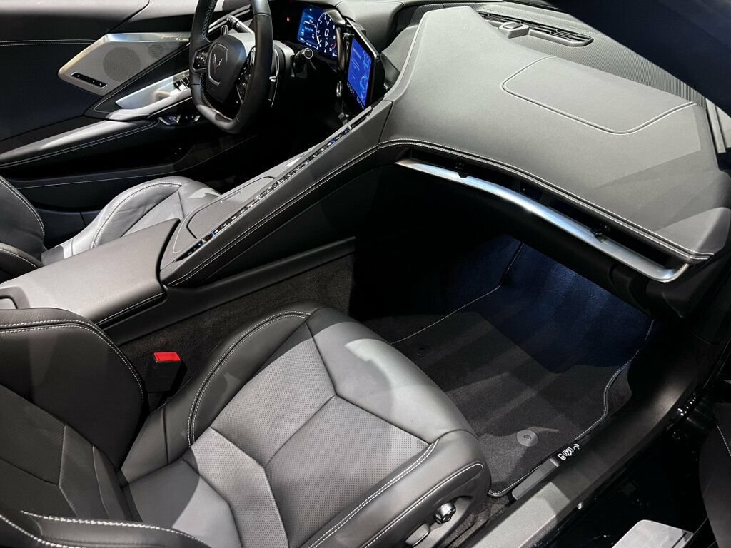 Used 2023 Chevrolet Corvette Stingray Preferred Conv w/ 2LT RWD image 21