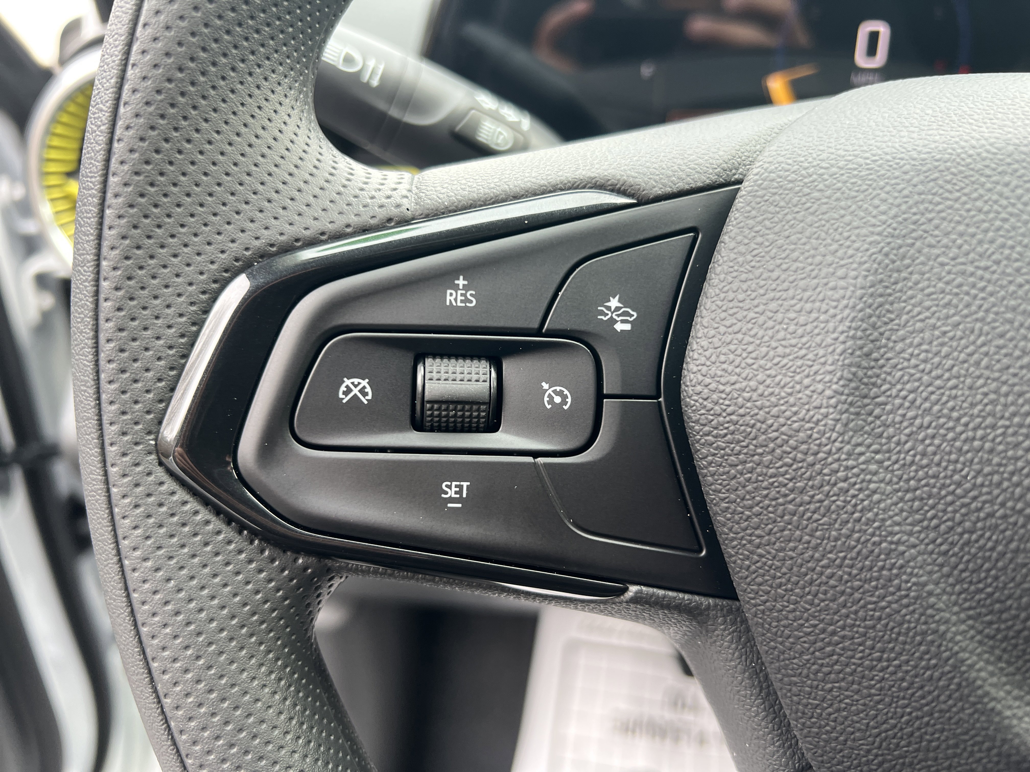 New 2026 Chevrolet Trax LT w/ Sunroof Package image 20