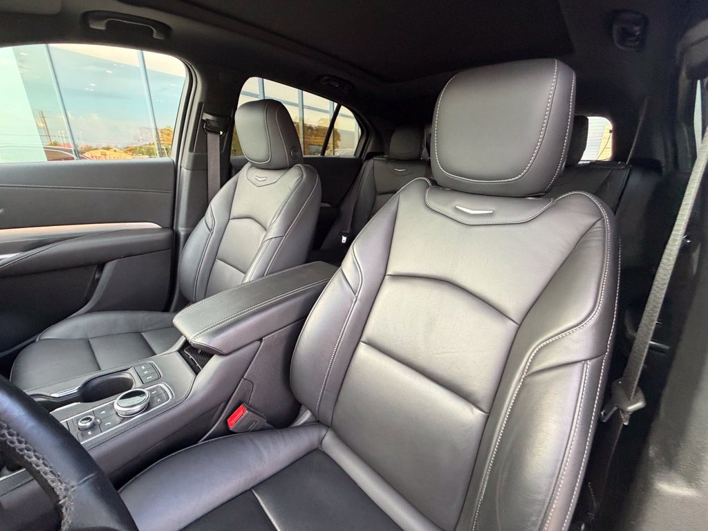 Used 2022 Cadillac XT4 Premium Luxury w/ Enhanced Visibility Package FWD image 12