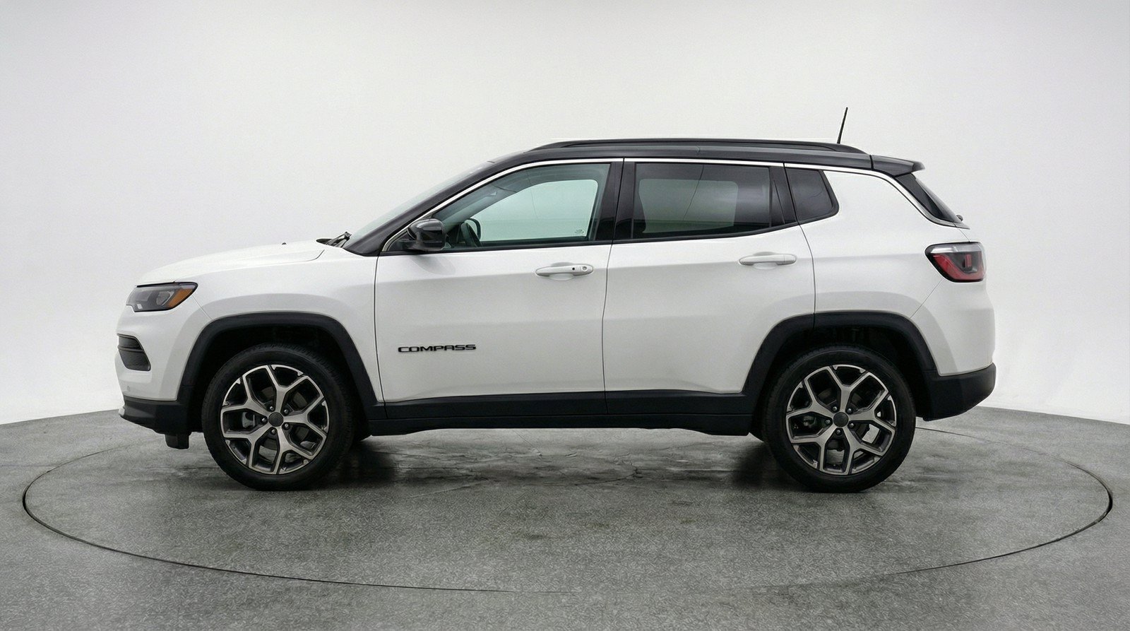 Used 2025 Jeep Compass Limited AWD/4WD image 5