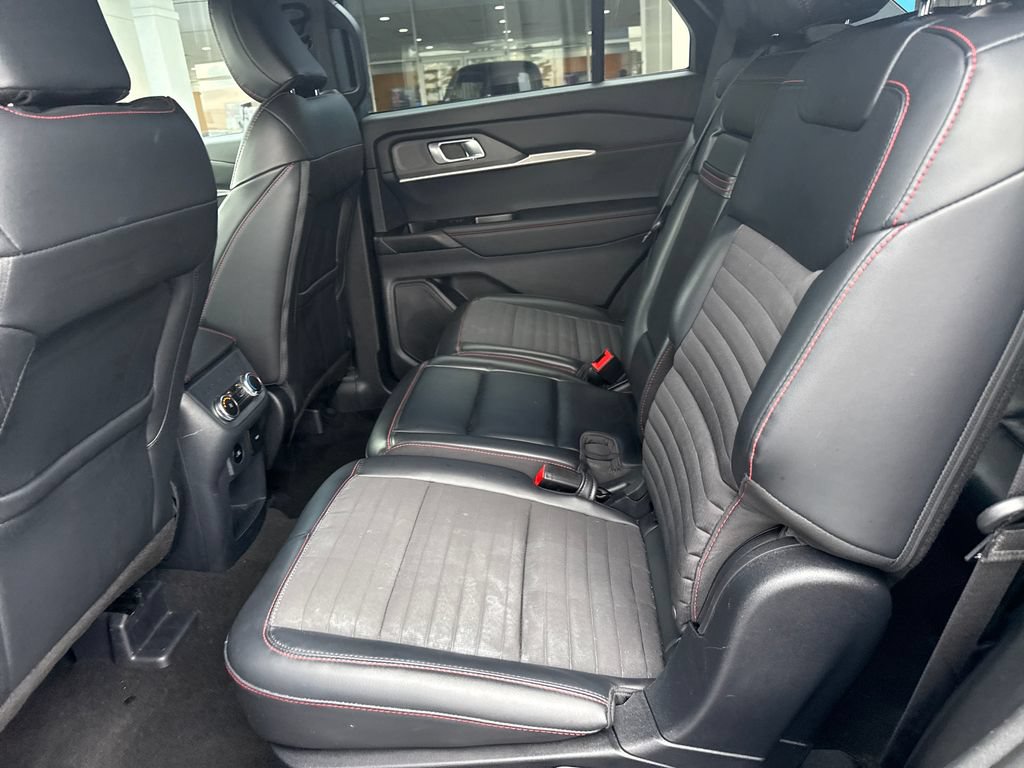 Used 2025 Ford Explorer ST-Line w/ ST-Line Street Pack AWD/4WD image 28