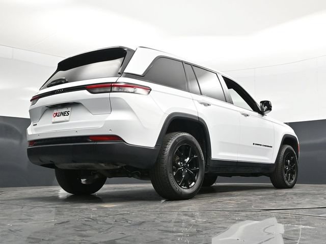 Used 2025 Jeep Grand Cherokee Altitude AWD/4WD image 51