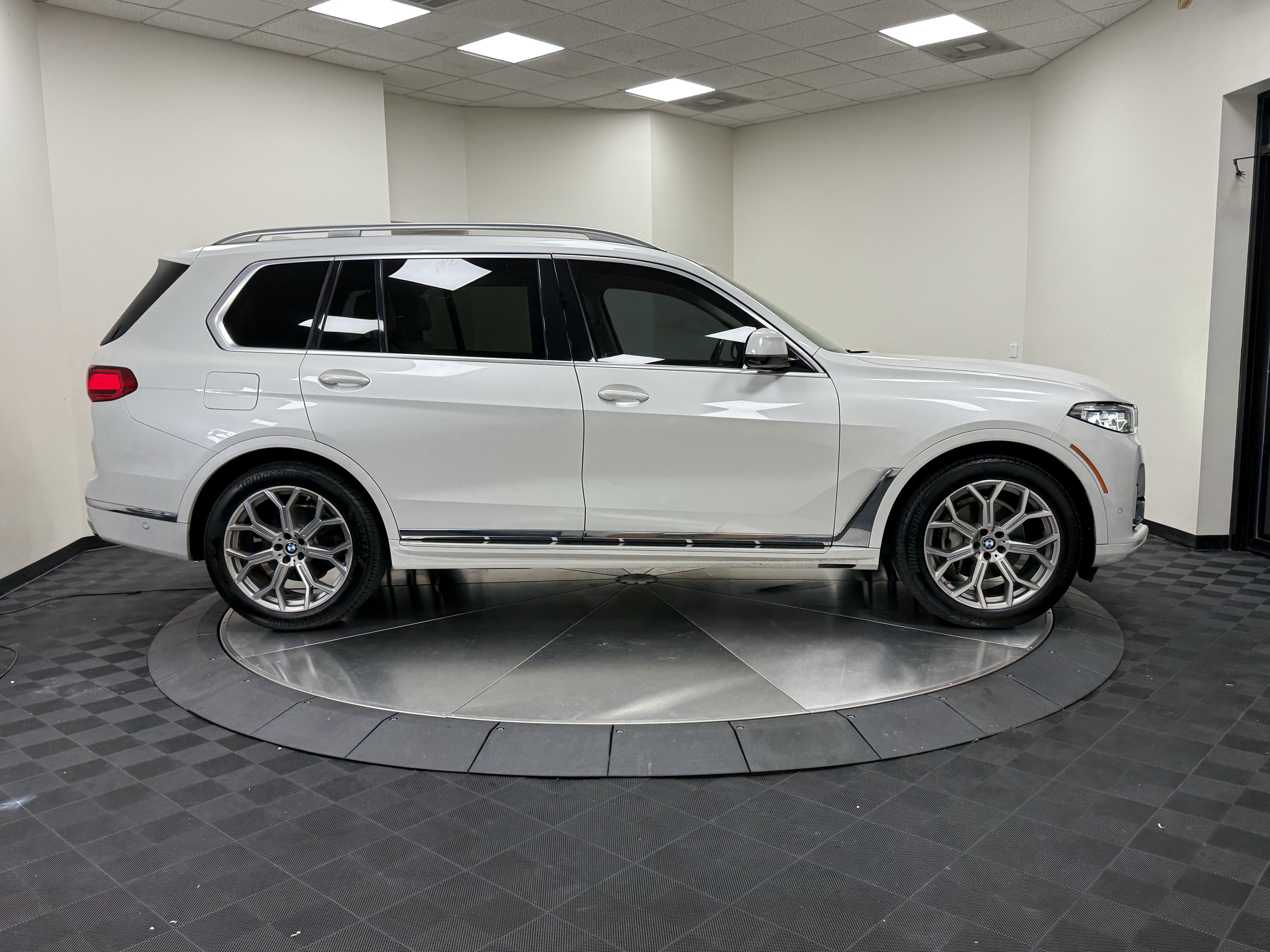 Used 2020 BMW X7 xDrive40i w/ Executive Package AWD/4WD image 8