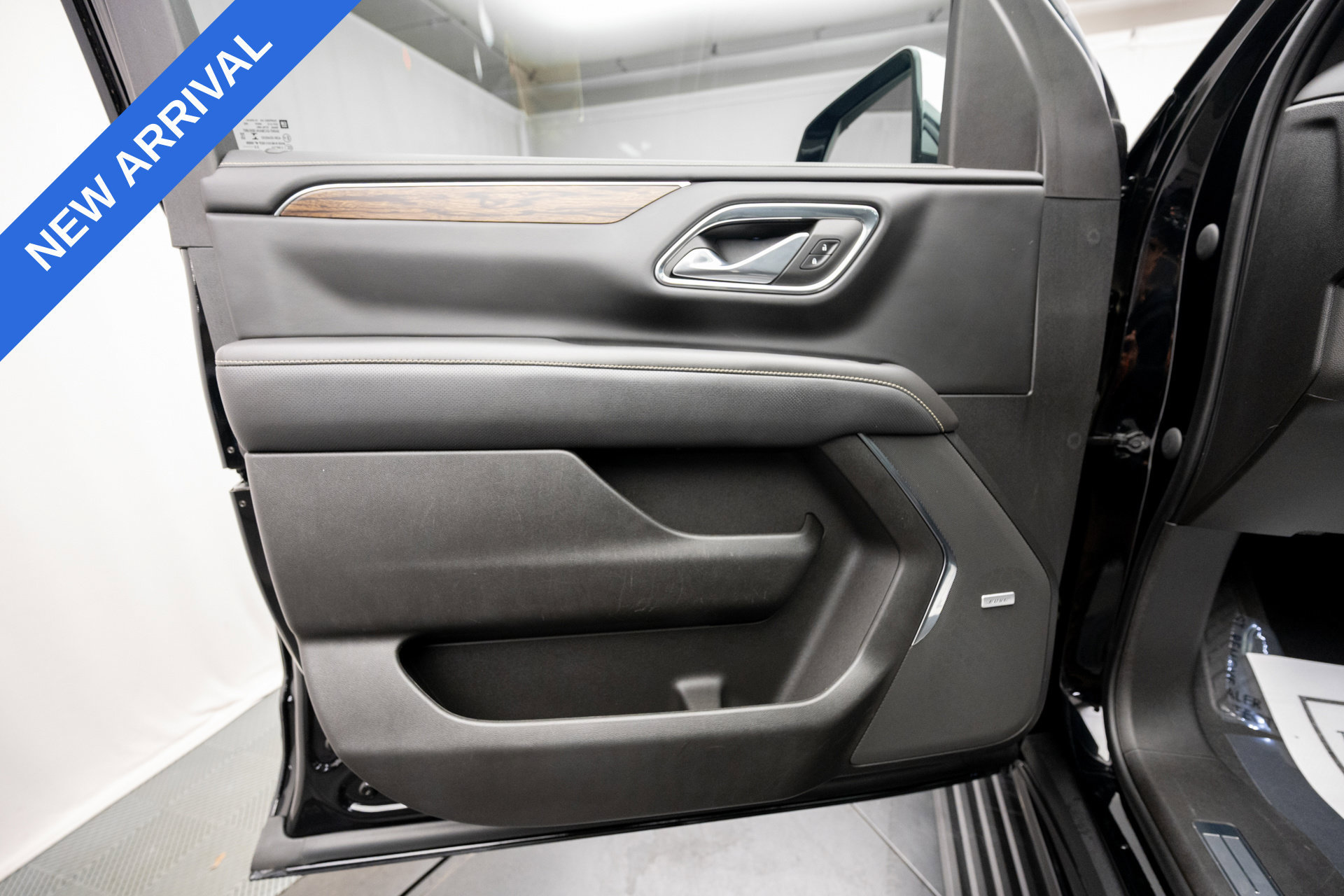 Used 2023 Chevrolet Tahoe Premier AWD/4WD image 28