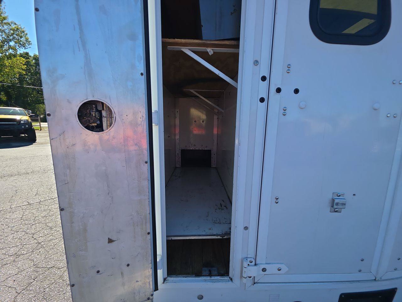 Used 2012 Chevrolet Express 3500 RWD image 28