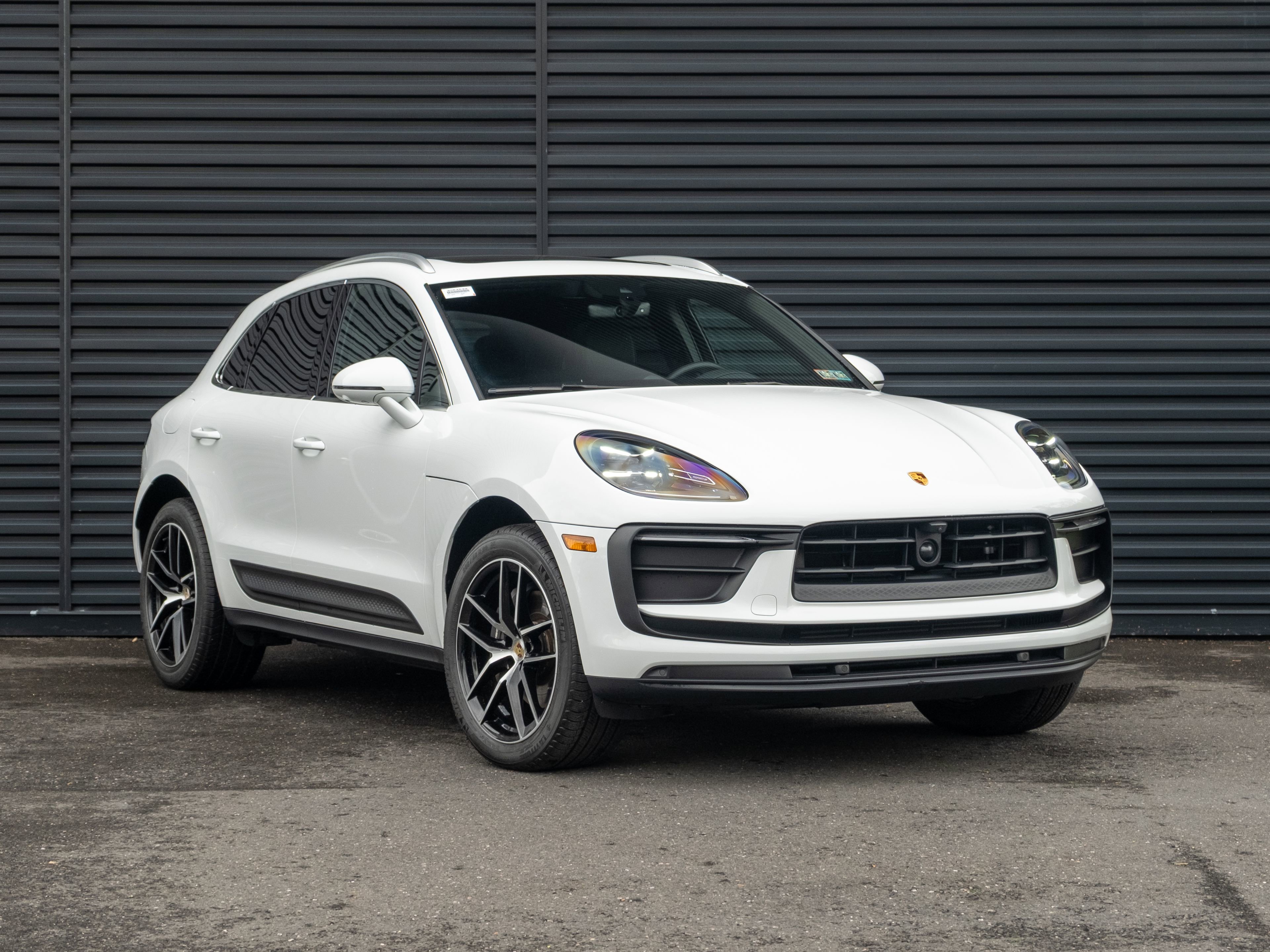 Certified 2023 Porsche Macan AWD/4WD image 11