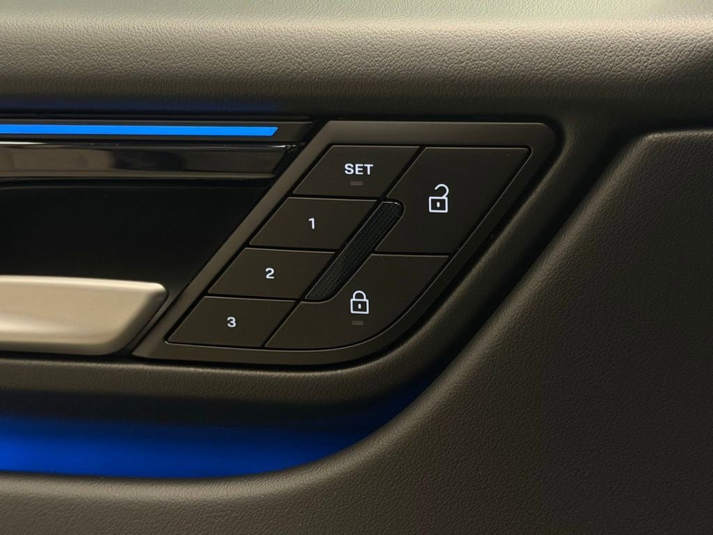 New 2025 Porsche Macan 4S Electric AWD/4WD image 23