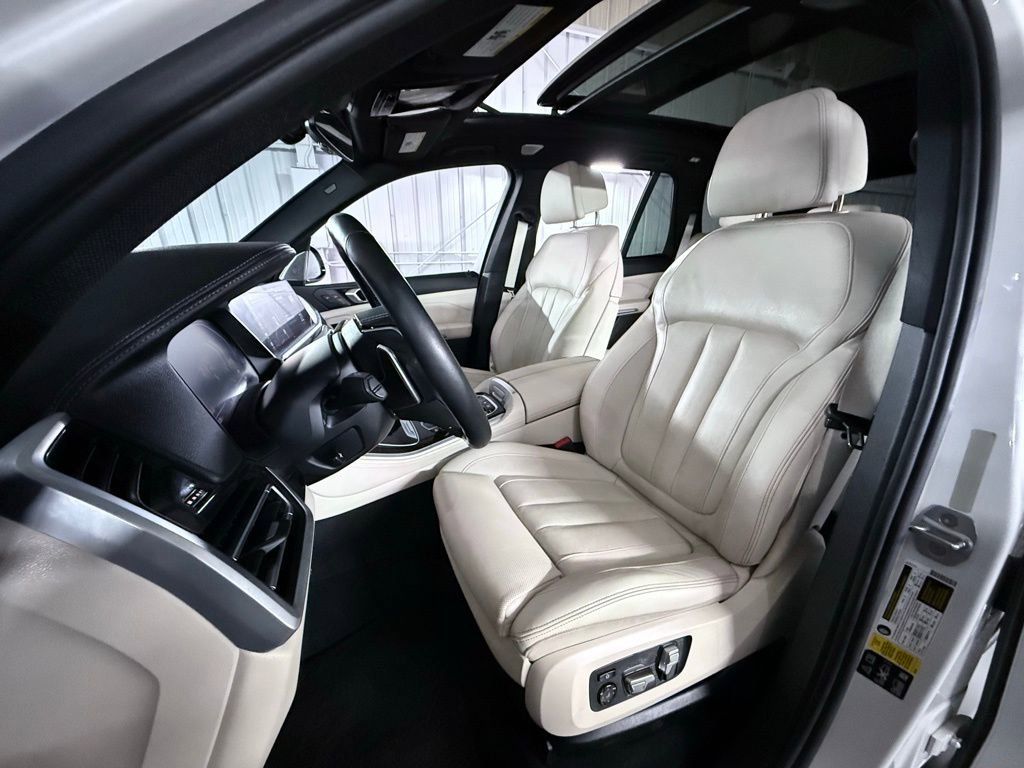 Used 2020 BMW X5 xDrive50i w/ Executive Package image 18
