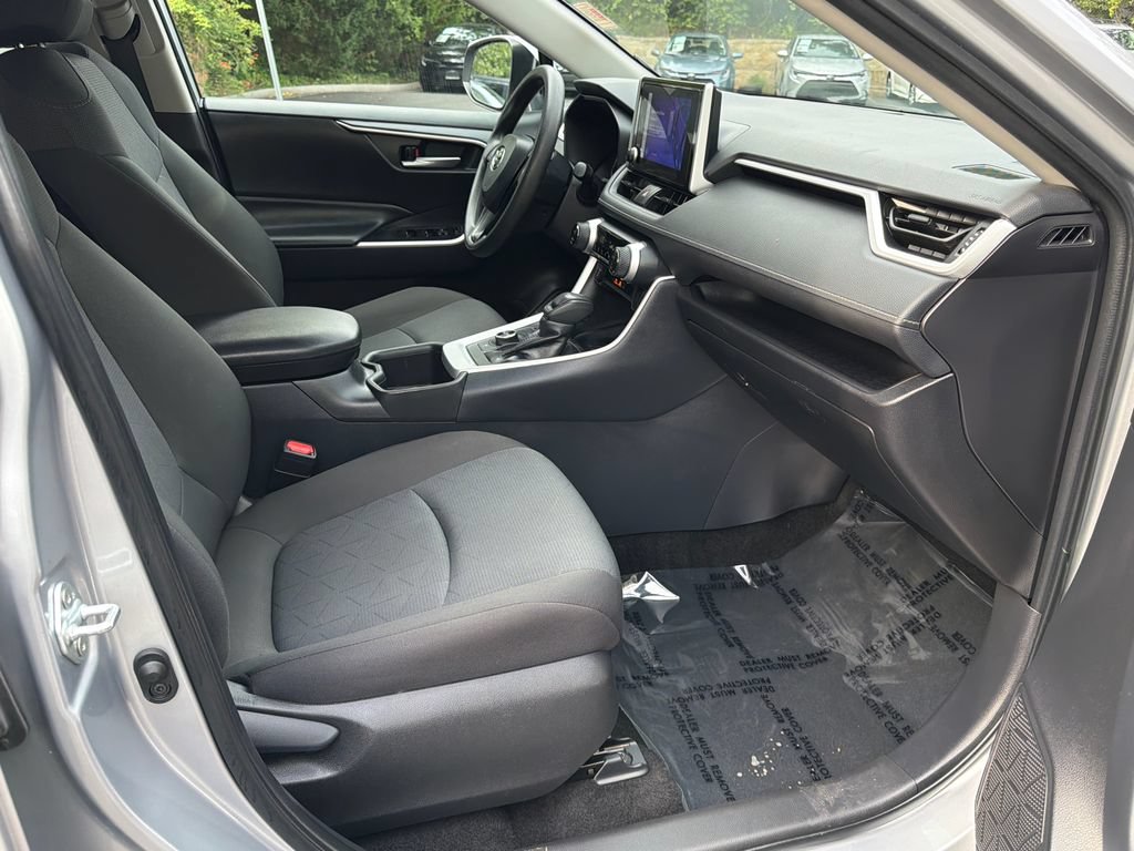 Used 2025 Toyota RAV4 XLE AWD/4WD image 11