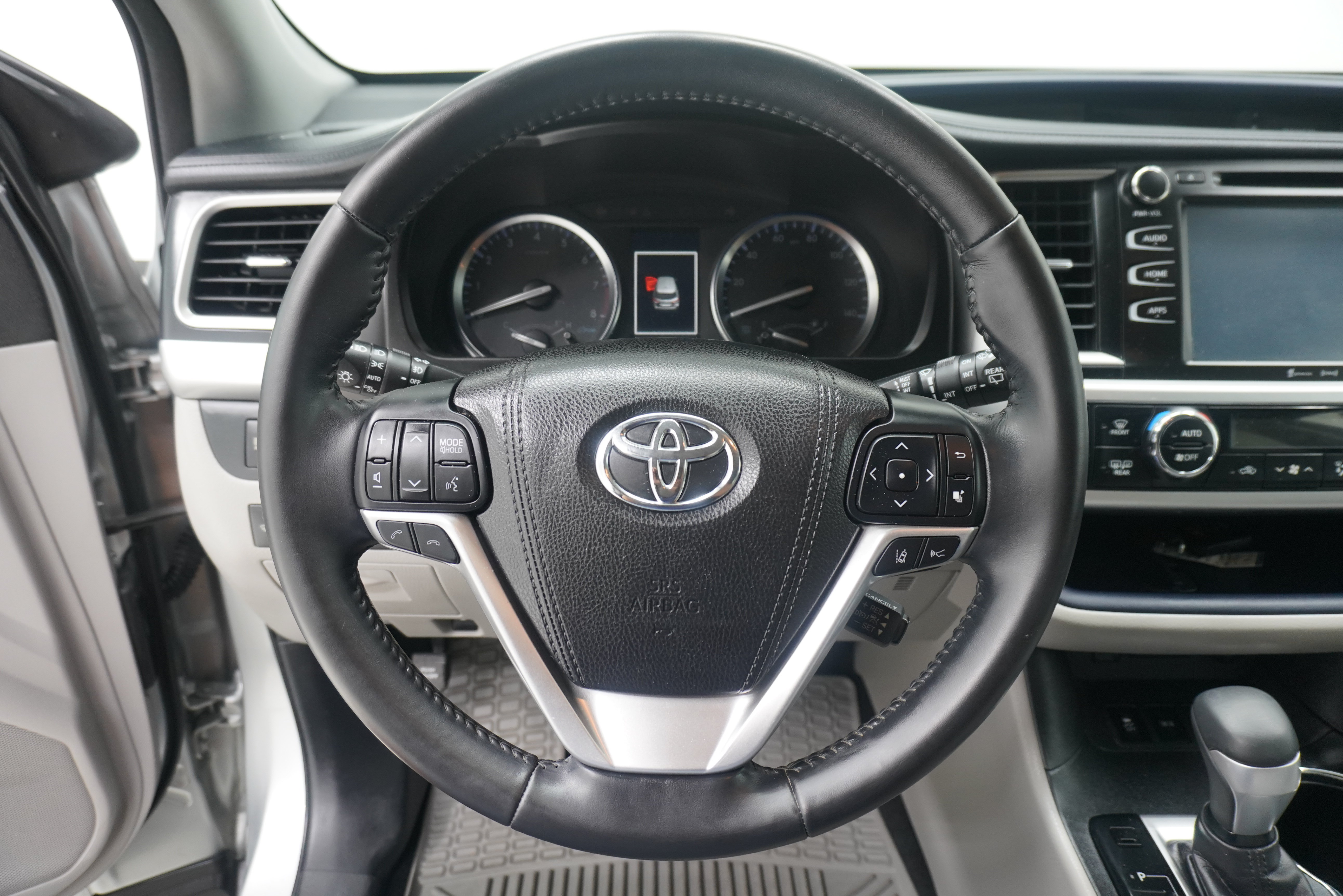 Used 2017 Toyota Highlander XLE FWD image 16
