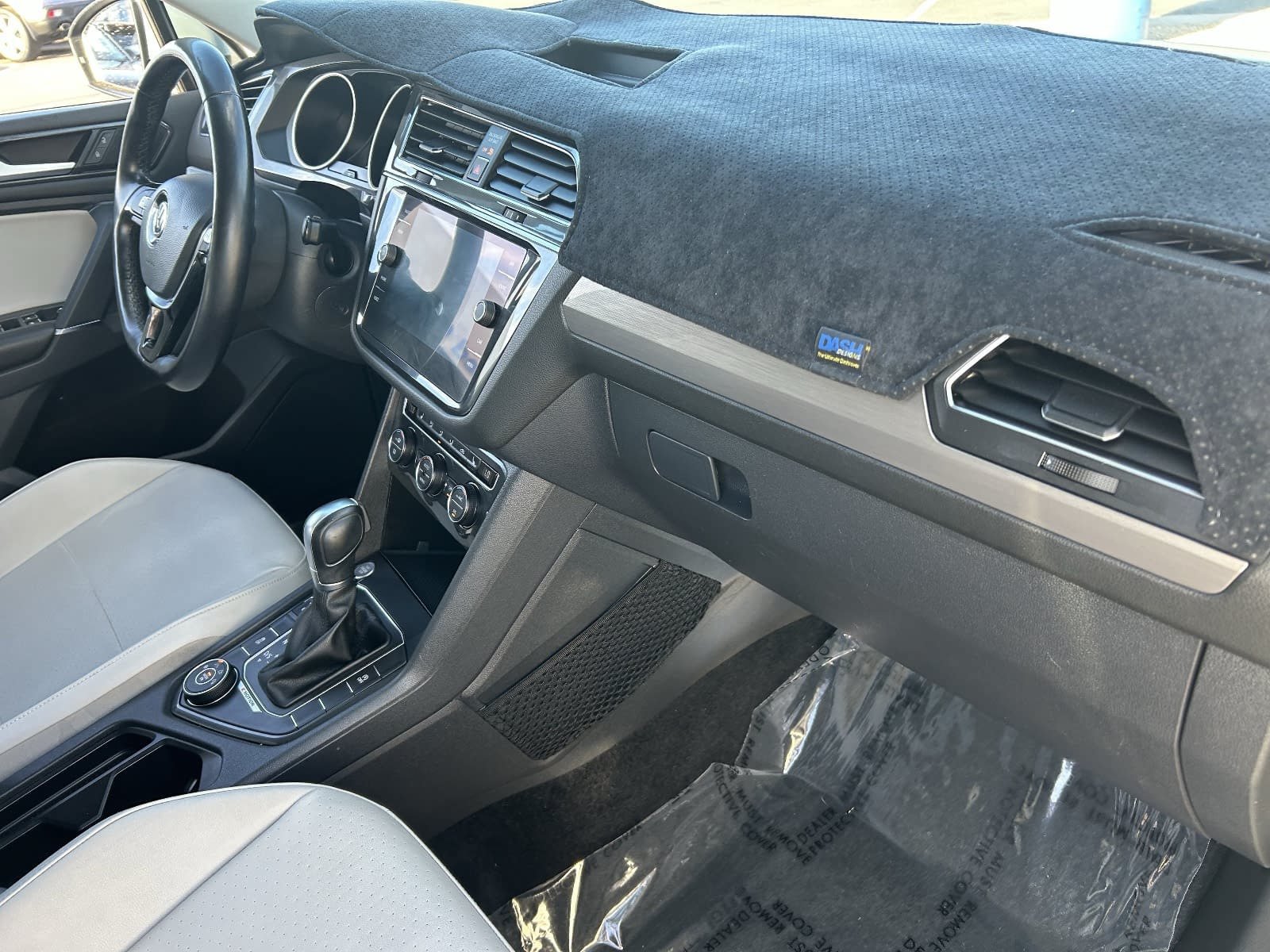 Used 2018 Volkswagen Tiguan SE AWD/4WD image 15