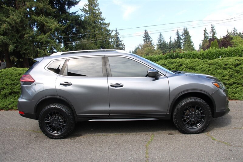 Used 2018 Nissan Rogue SV AWD/4WD image 13
