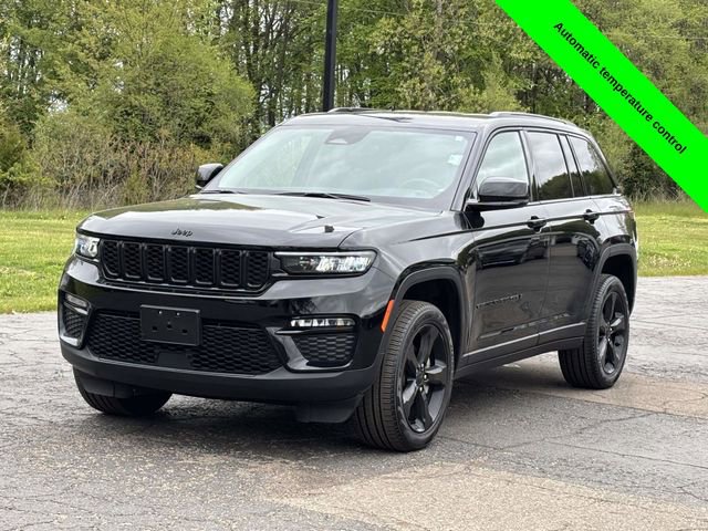 Used 2023 Jeep Grand Cherokee Limited w/ Black Appearance Package AWD/4WD image 29