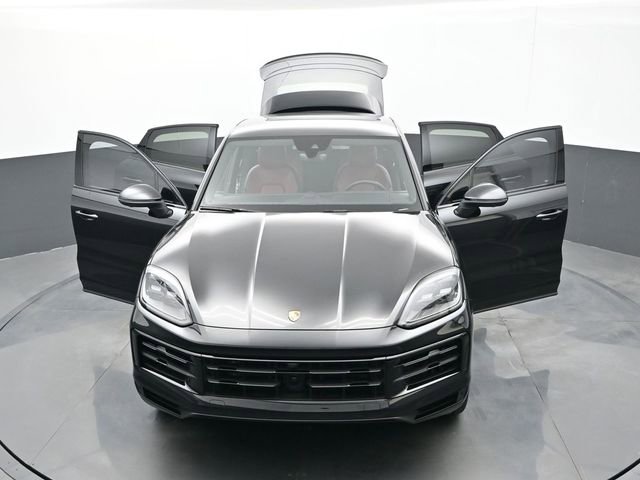 Certified 2024 Porsche Cayenne Coupe AWD/4WD image 32