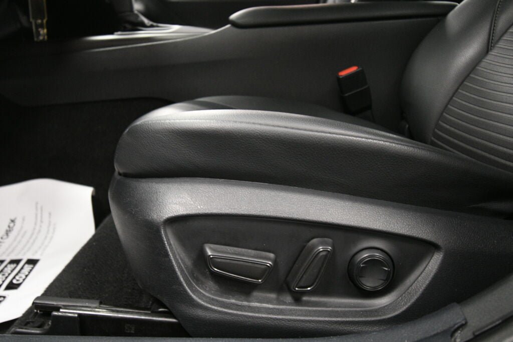 Used 2023 Toyota Camry SE FWD image 10