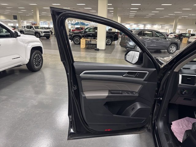 Used 2023 Volkswagen Atlas SEL R-Line image 22