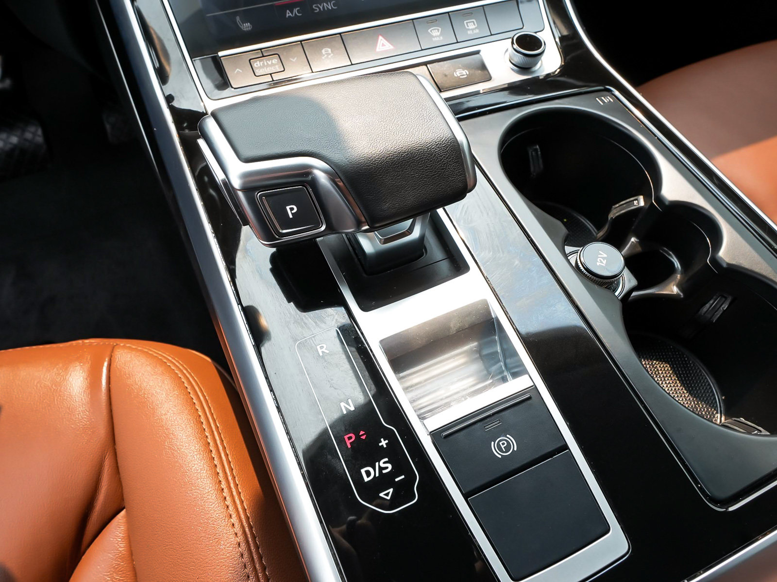 Used 2023 Audi Q8 Premium w/ Convenience Package AWD/4WD image 28