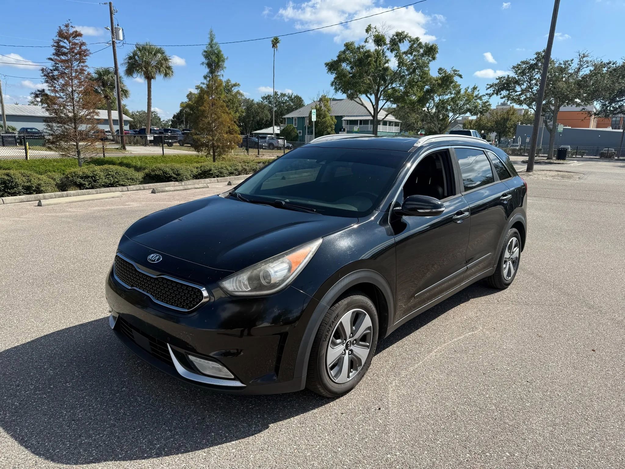 Used 2018 Kia Niro EX w/ EX Premium Package image 3