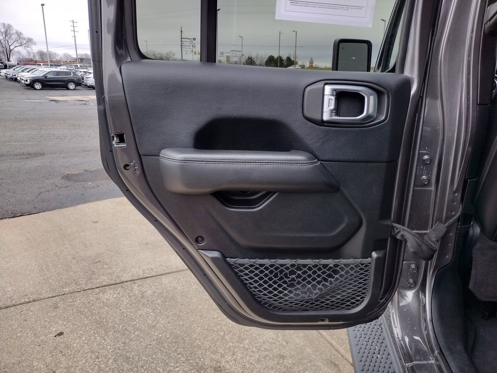 Used 2018 Jeep Wrangler Unlimited Sahara image 30