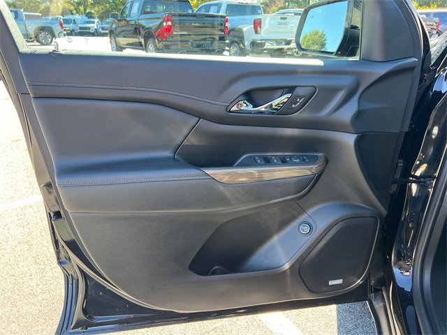 Used 2023 GMC Acadia SLE w/ Driver Convenience Package image 10