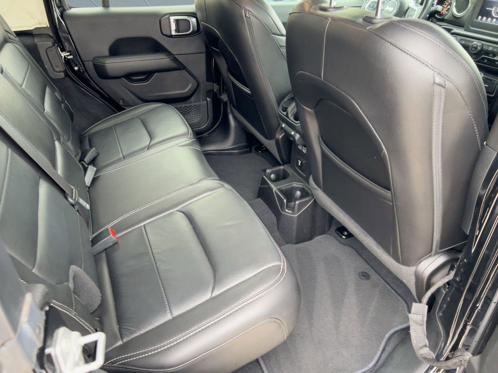 Used 2019 Jeep Wrangler Unlimited Sahara image 30